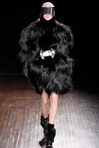 Look 15